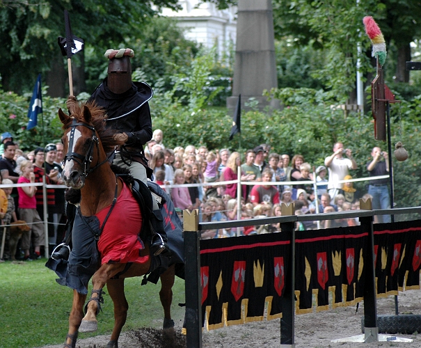 2005_0813 (19).JPG - Presentation av riddarna